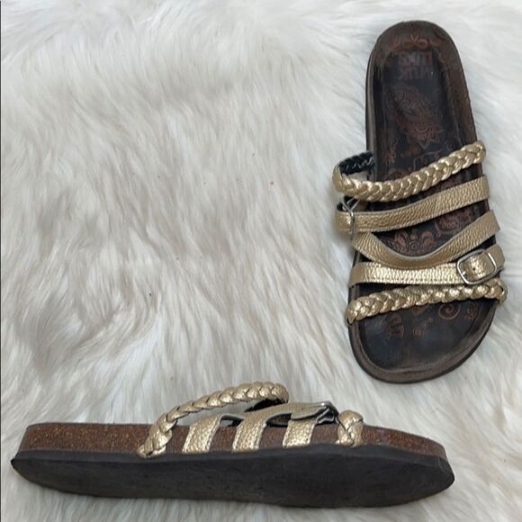 Muk Luks Terri Gold Leather Sandals Strappy Sz 10 - Picture 1 of 6